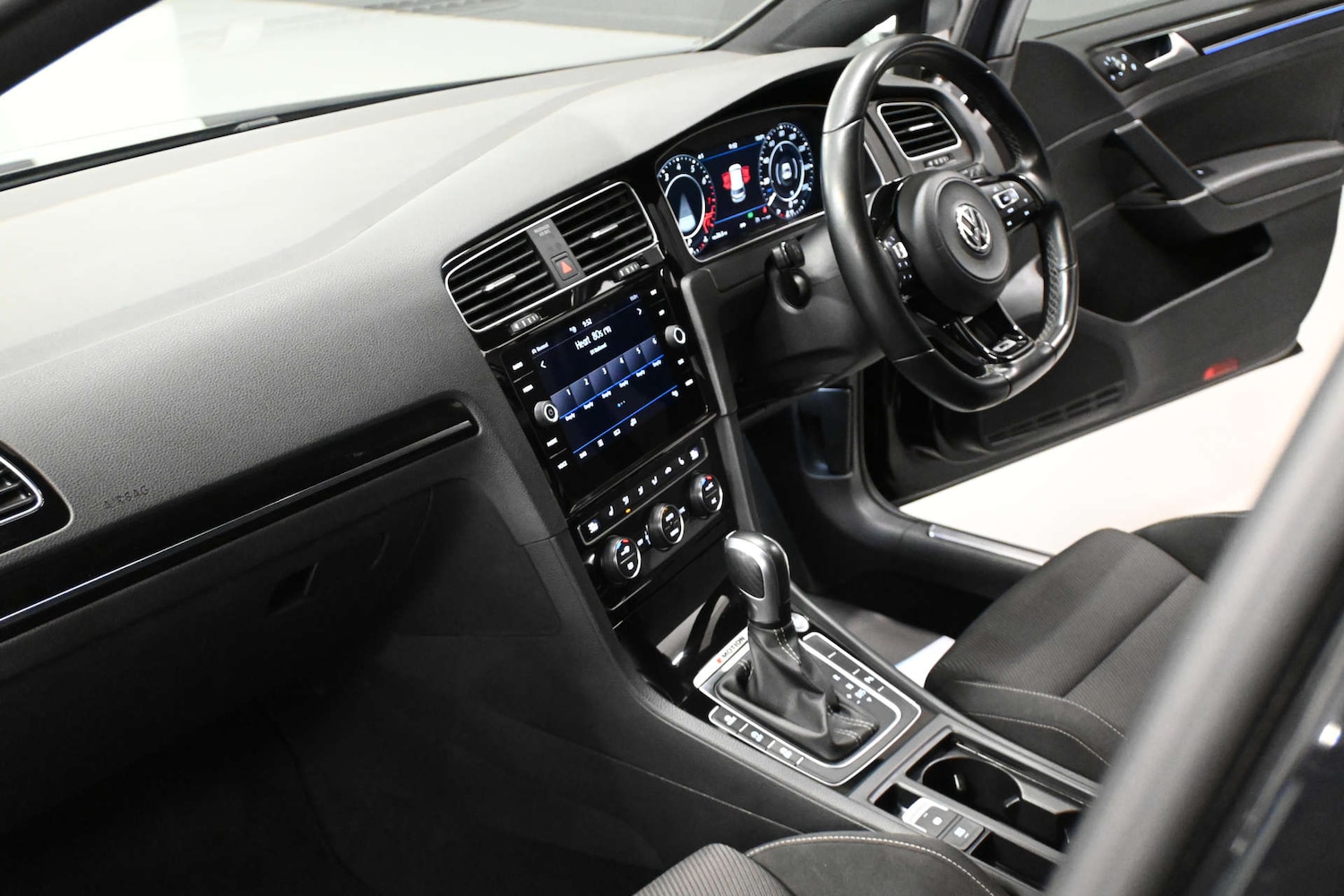 Used Volkswagen Golf 2019 for sale - 76710464: Photo 27