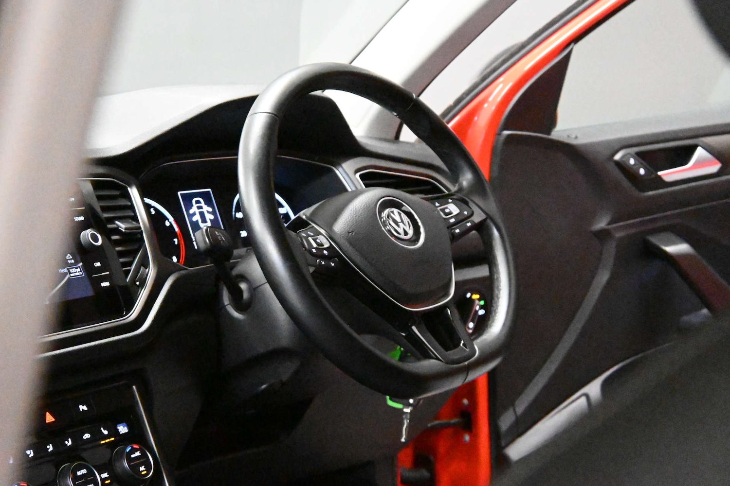 Used Volkswagen T-Roc 2018 for sale - 76739821: Photo 10