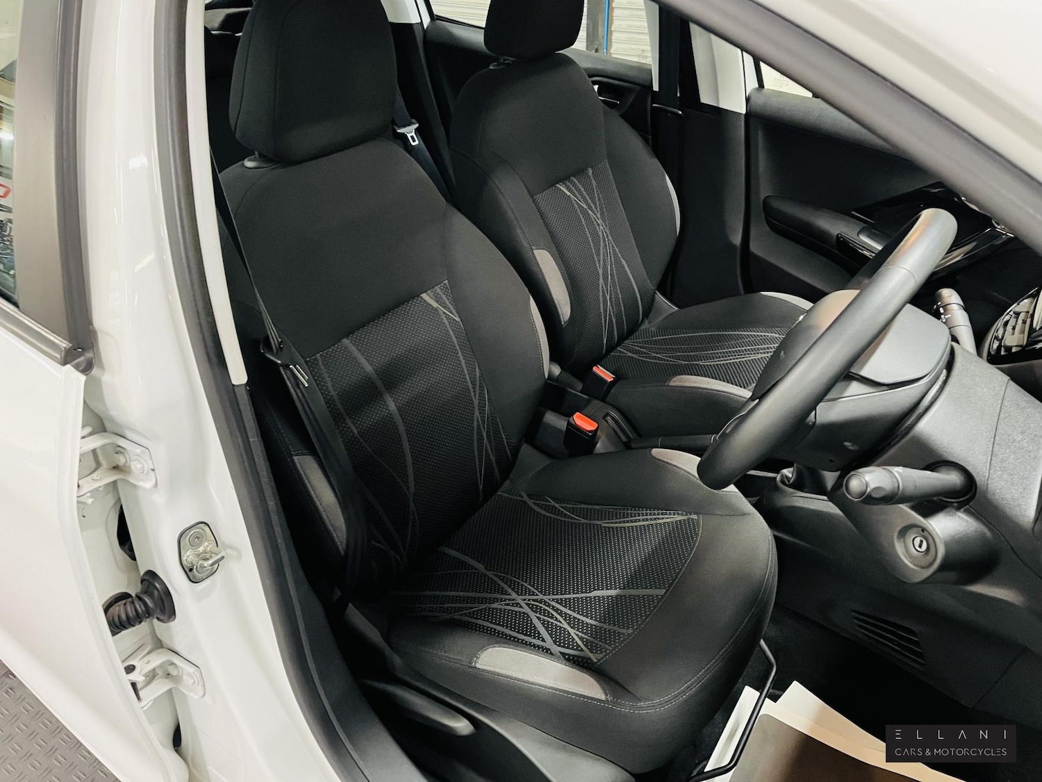 Used Peugeot 208 2014 for sale - 76507908: Photo 7