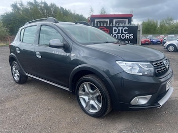 Used Dacia Sandero Stepway 2017 for sale - 76105621: Photo