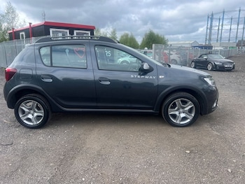 Used Dacia Sandero Stepway 2017 for sale - 76105621: Photo