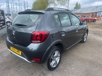 Used Dacia Sandero Stepway 2017 for sale - 76105621: Photo