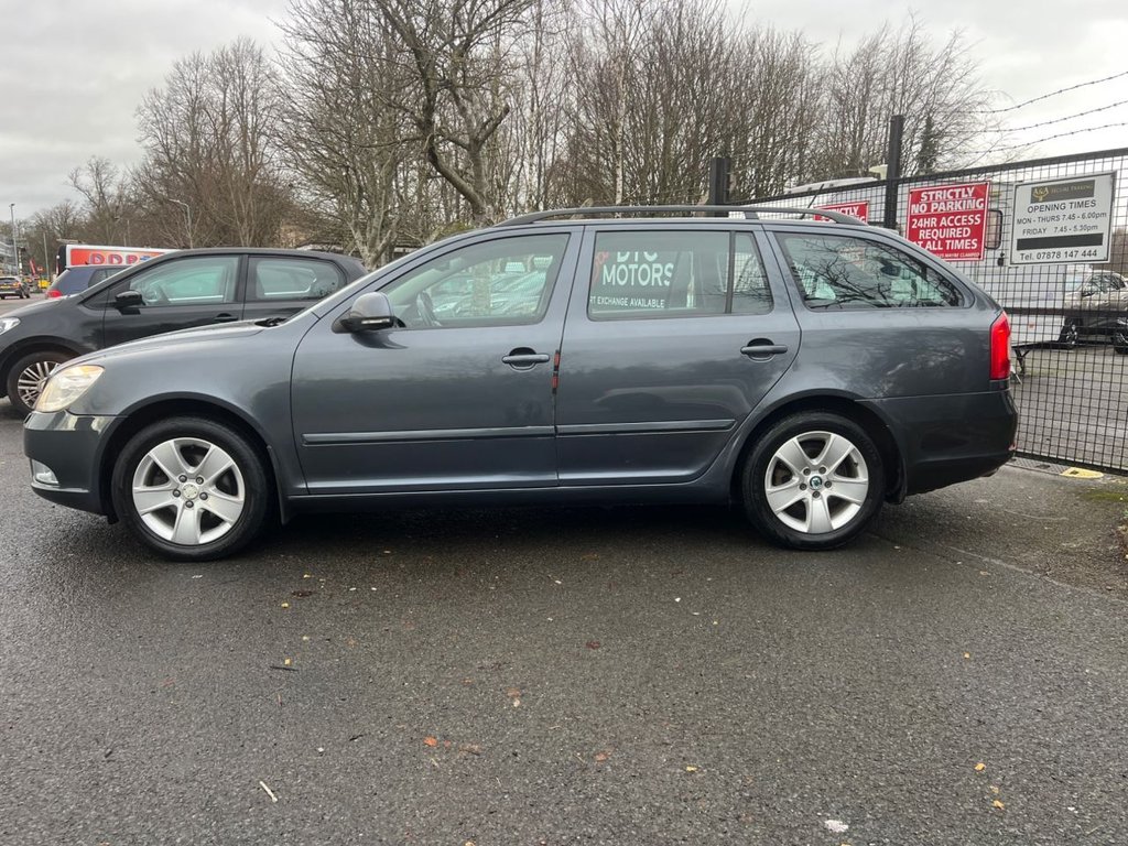 Used Volkswagen Beetle 2011 for sale - 76941639: Photo 2