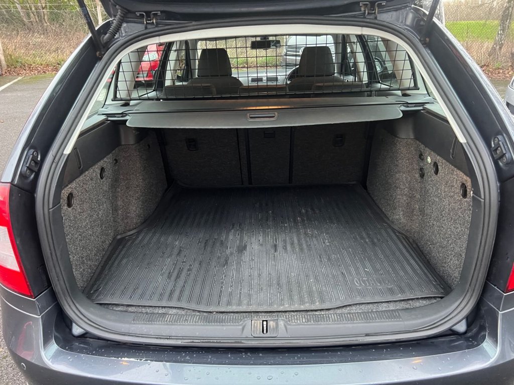 Used Volkswagen Beetle 2011 for sale - 76941639: Photo 9