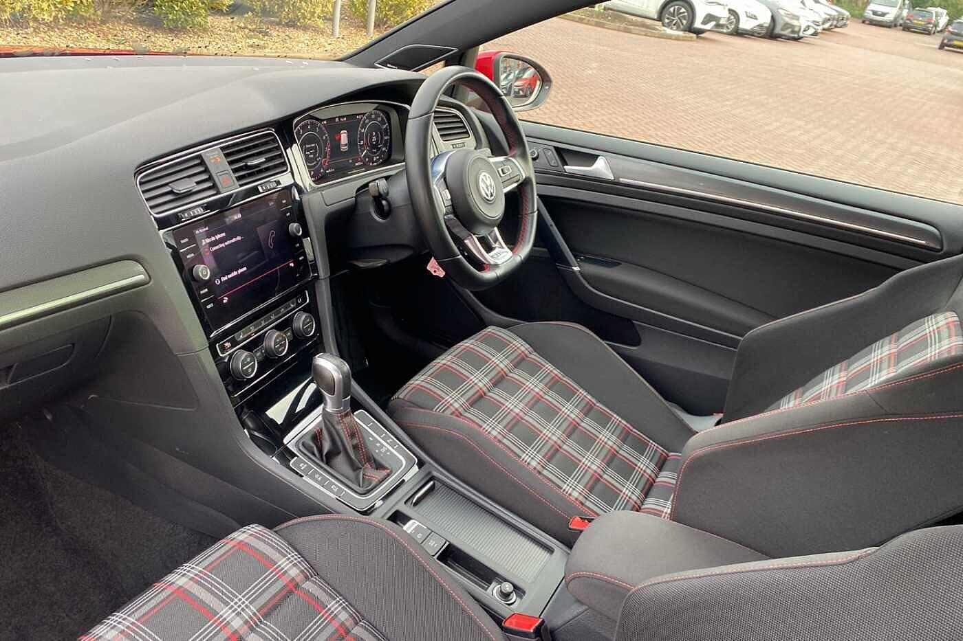 Used Volkswagen Golf 2019 for sale - 77143804: Photo 2