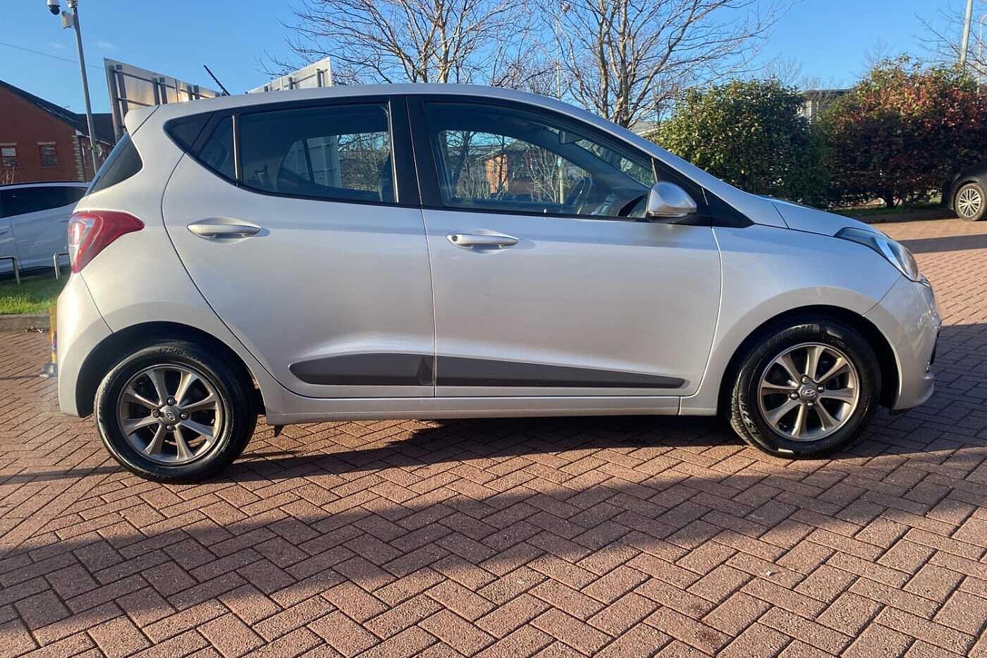 Used Hyundai i10 2014 for sale - 76666931: Photo 3