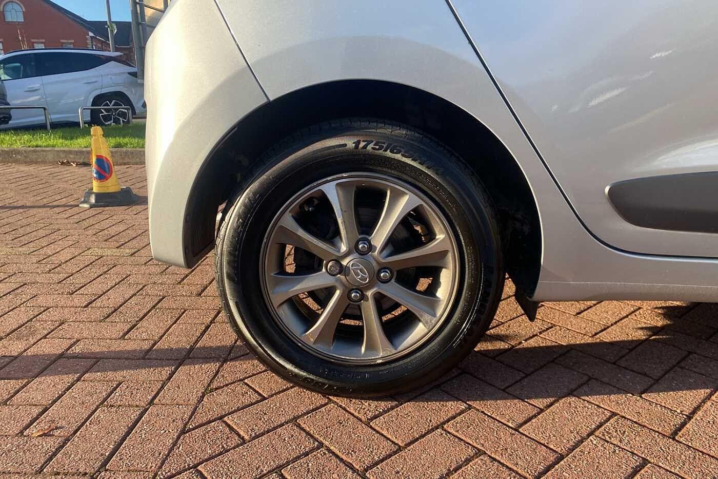 Used Hyundai i10 2014 for sale - 76666931: Photo 4