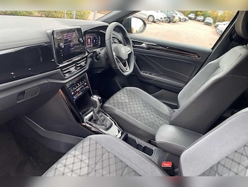 Used Volkswagen T-Roc 2023 for sale - 76440843: Photo