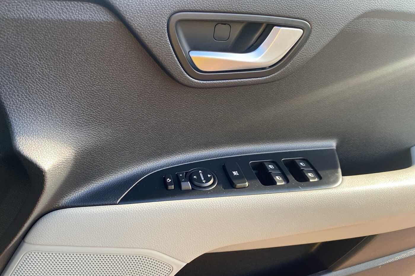 Used Kia Stonic 2023 for sale - 76389397: Photo 15