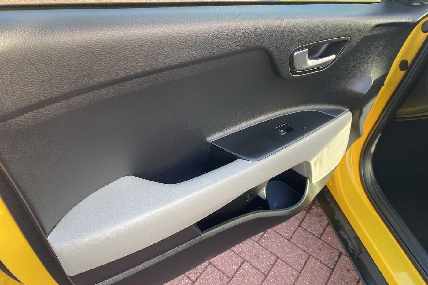 Used Kia Stonic 2023 for sale - 76389397: Photo 28