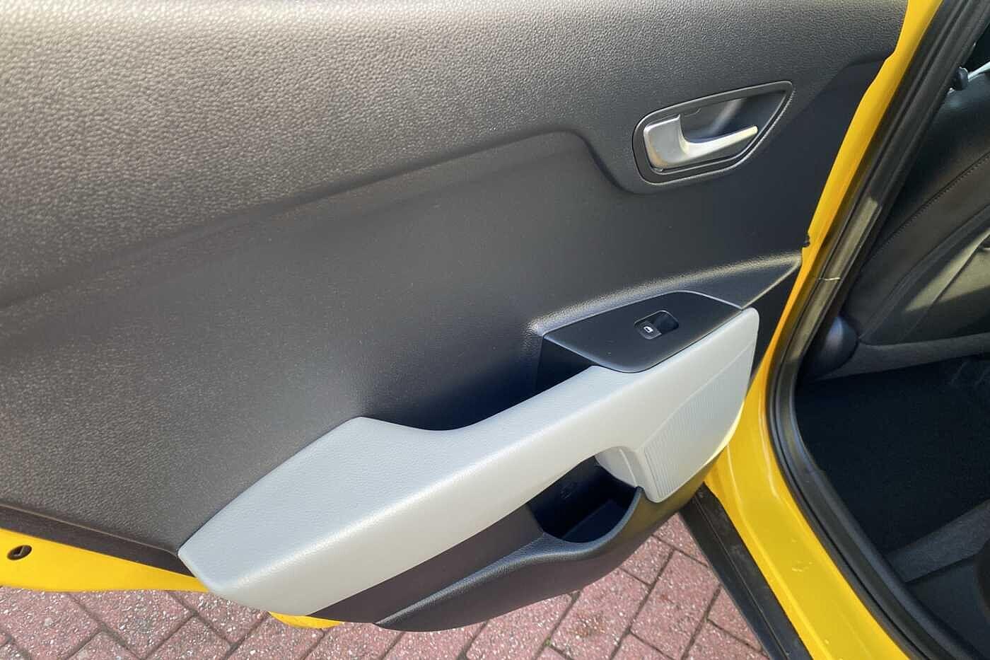 Used Kia Stonic 2023 for sale - 76389397: Photo 30