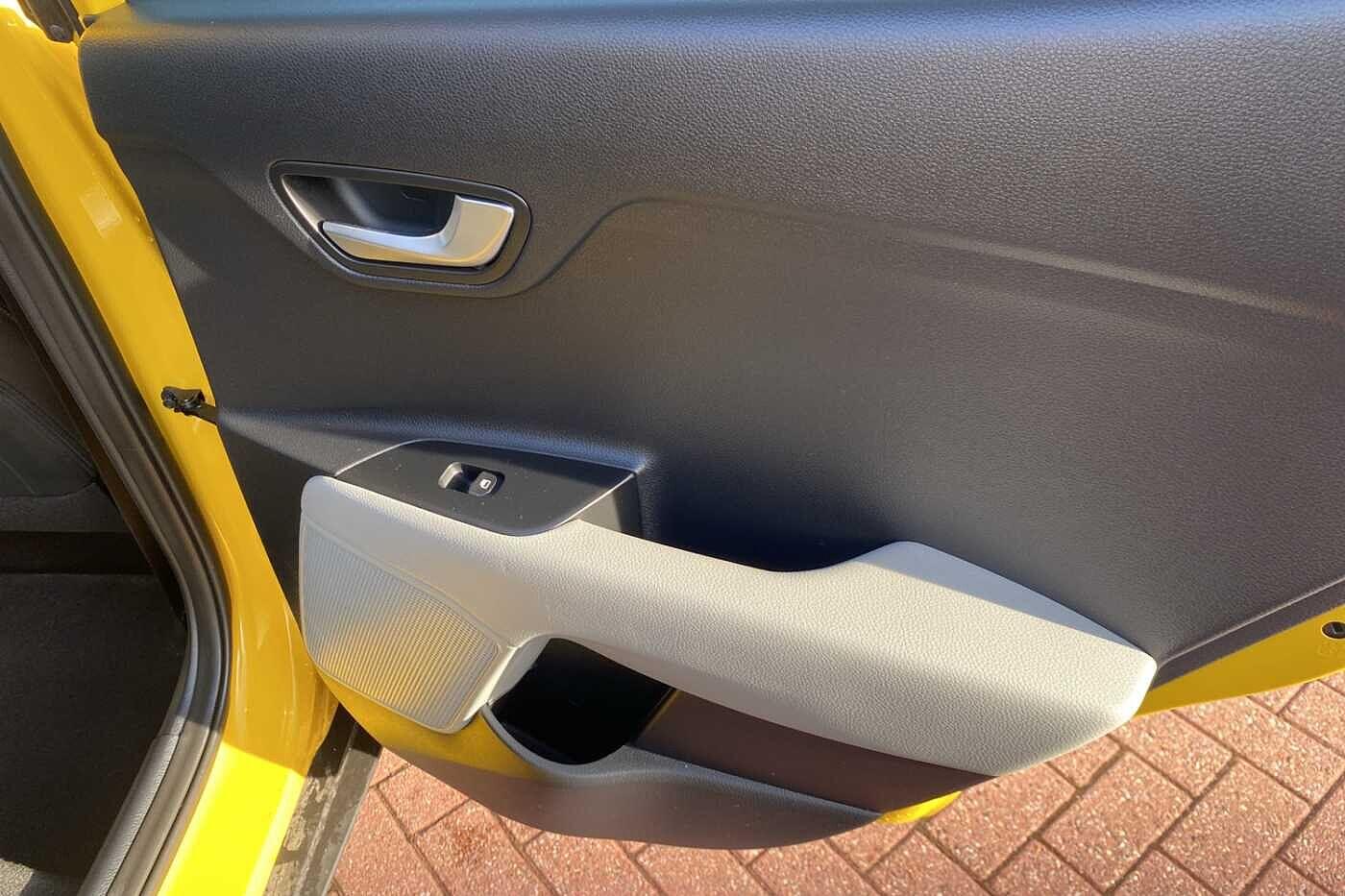 Used Kia Stonic 2023 for sale - 76389397: Photo 32