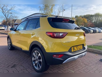 Used Kia Stonic 2023 for sale - 76389397: Photo