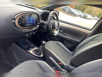 Used Toyota Aygo X 2023 for sale - 76473152: Photo
