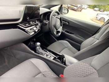 Used Toyota C-HR 2023 for sale - 75826141: Photo