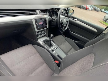 Used Volkswagen Passat 2019 for sale - 76936324: Photo