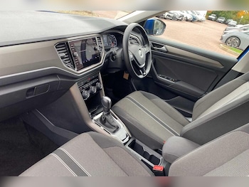 Used Volkswagen T-Roc 2021 for sale - 76227248: Photo