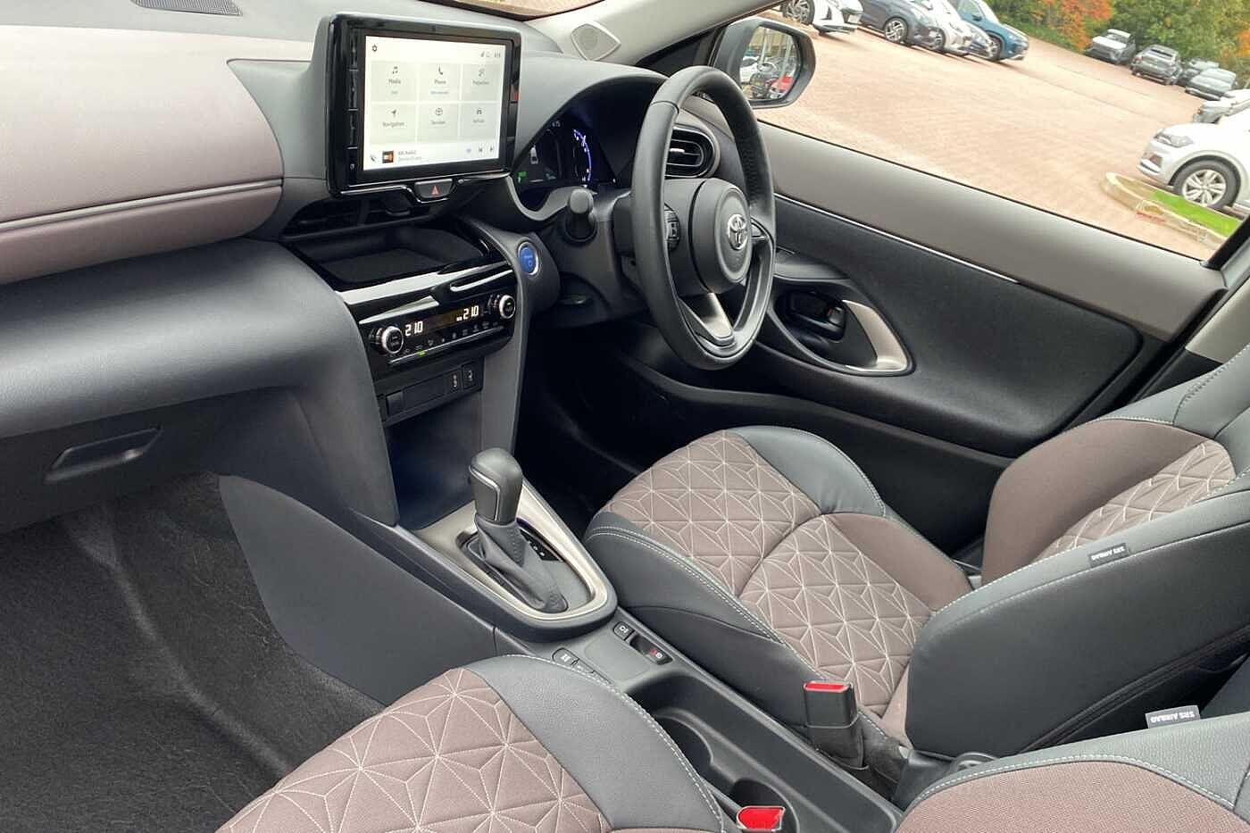 Used Toyota Yaris Cross 2024 for sale - 76239158: Photo 2