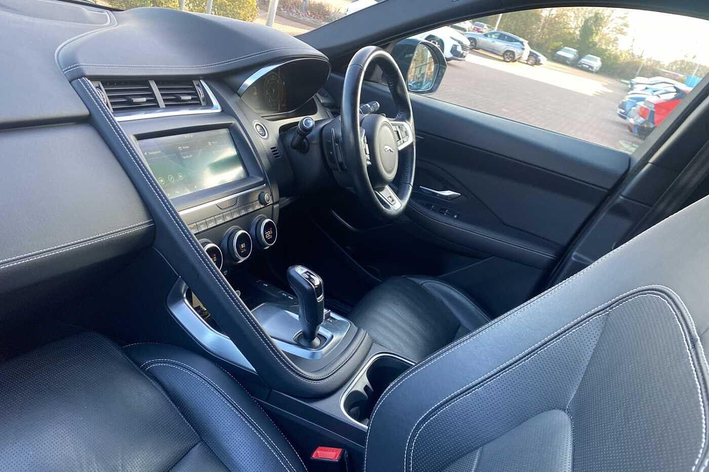 Used Jaguar E-Pace 2019 for sale - 76701537: Photo 2