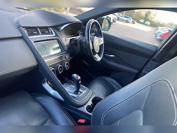 Used Jaguar E-Pace 2019 for sale - 76701537: Photo