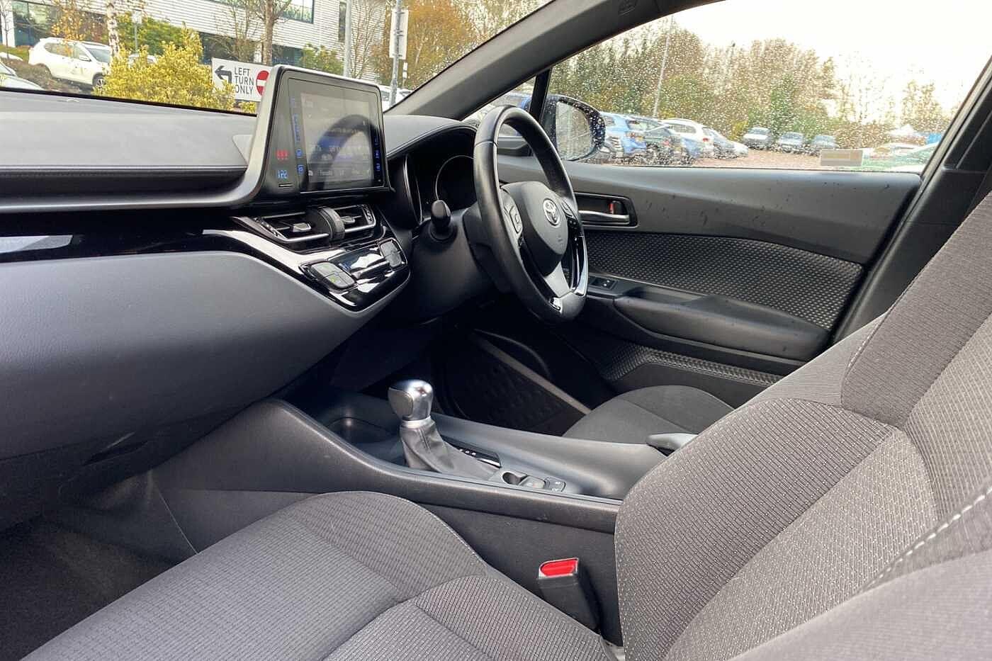 Used Toyota C-HR 2019 for sale - 76612818: Photo 2