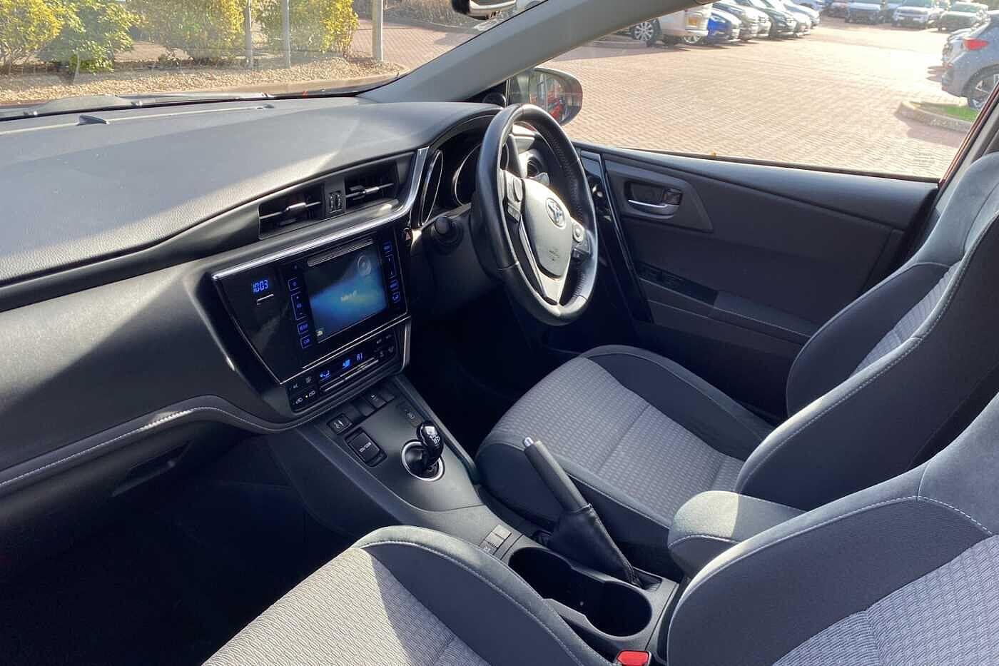 Used Toyota Auris 2018 for sale - 76137047: Photo 2