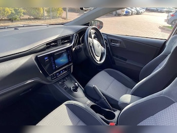 Used Toyota Auris 2018 for sale - 76137047: Photo 2