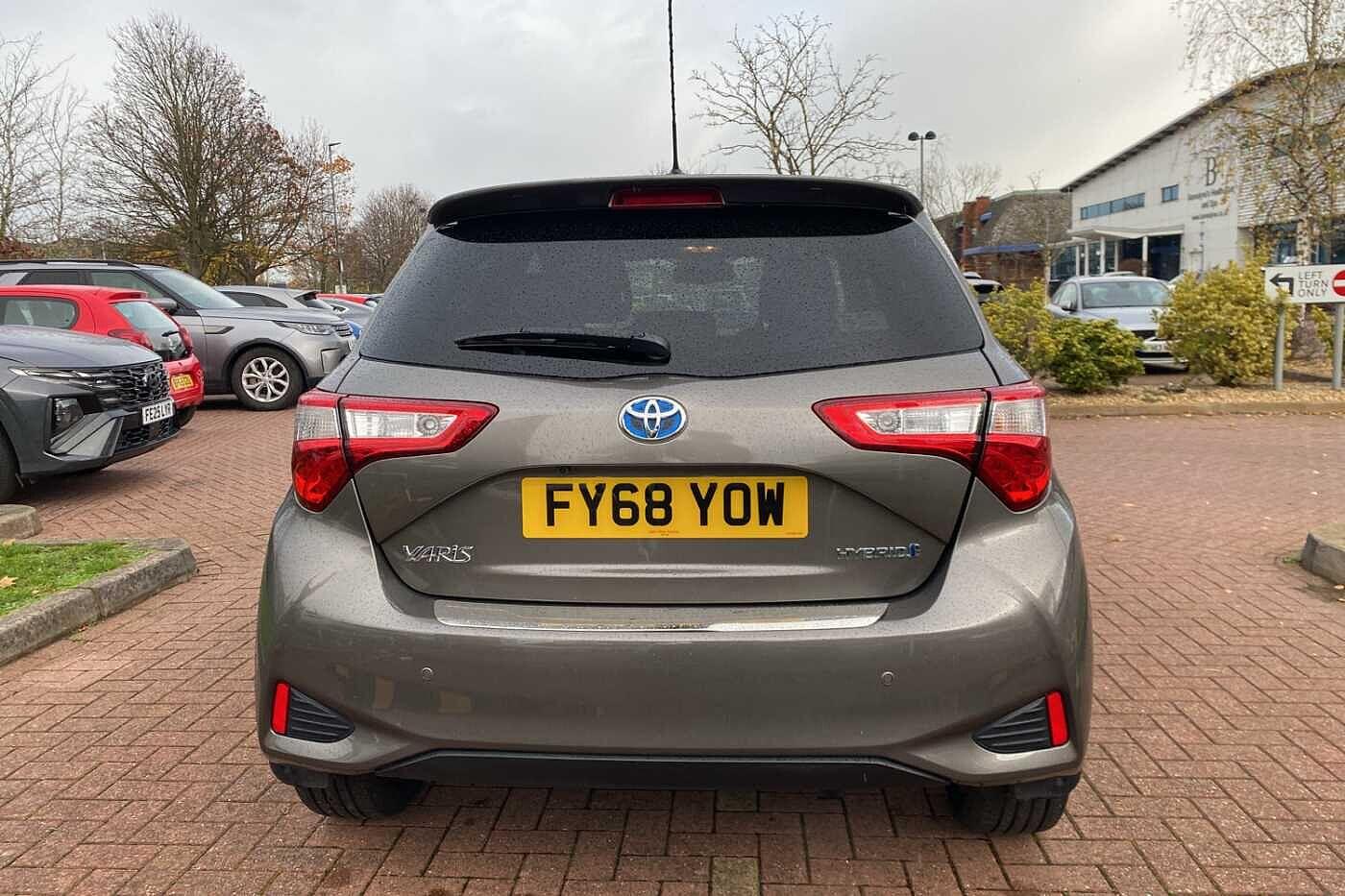 Used Toyota Yaris 2018 for sale - 77040000: Photo 10