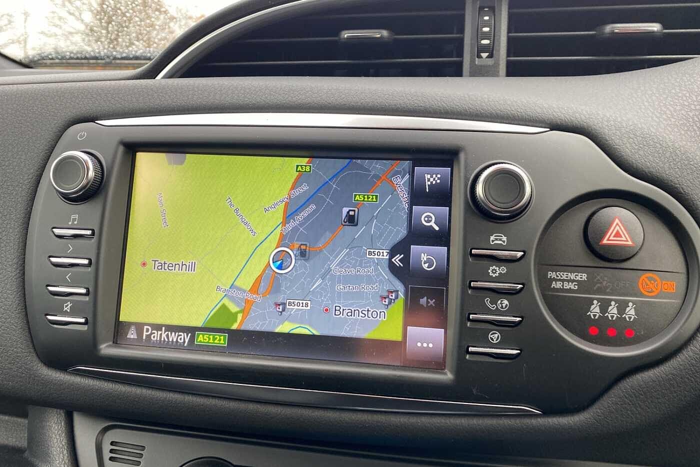 Used Toyota Yaris 2018 for sale - 77040000: Photo 12