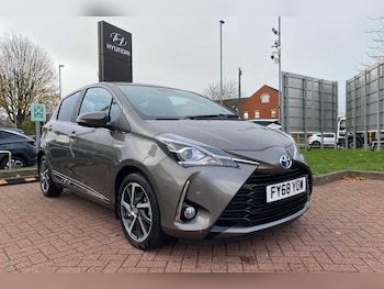 Used Toyota Yaris 2018 for sale - 77040000: Photo