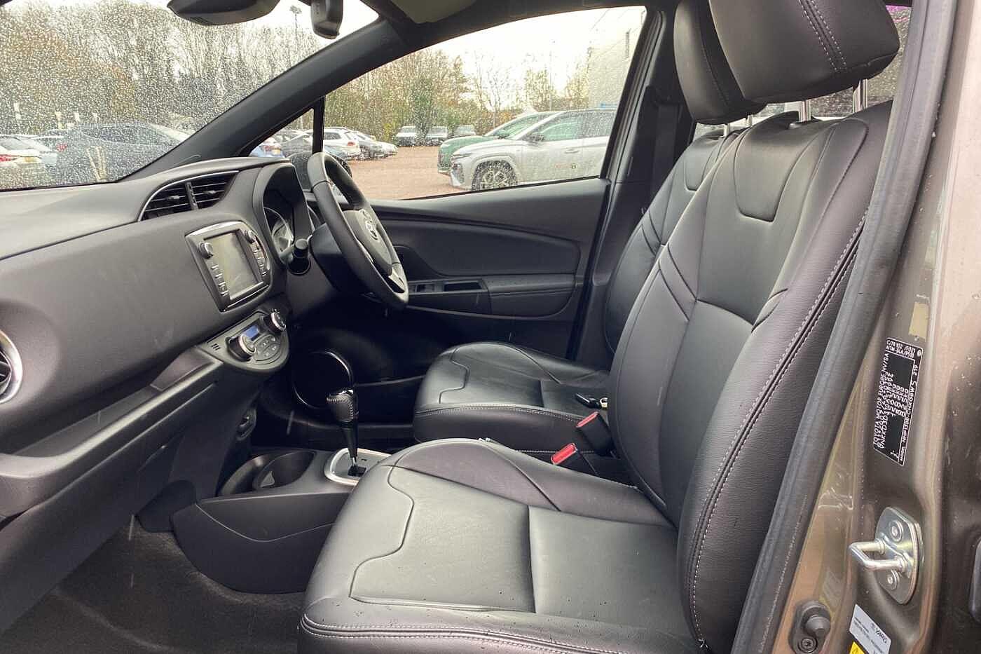 Used Toyota Yaris 2018 for sale - 77040000: Photo 28