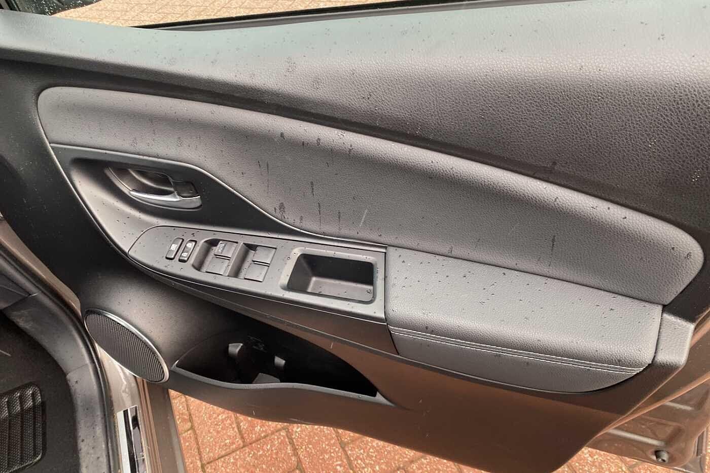 Used Toyota Yaris 2018 for sale - 77040000: Photo 35