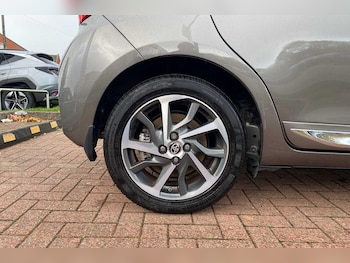 Used Toyota Yaris 2018 for sale - 77040000: Photo