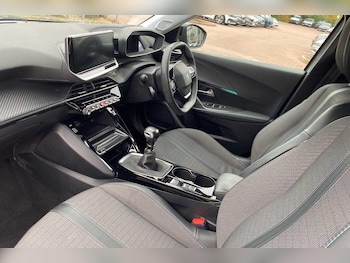 Used Peugeot 2008 2022 for sale - 76189523: Photo 2
