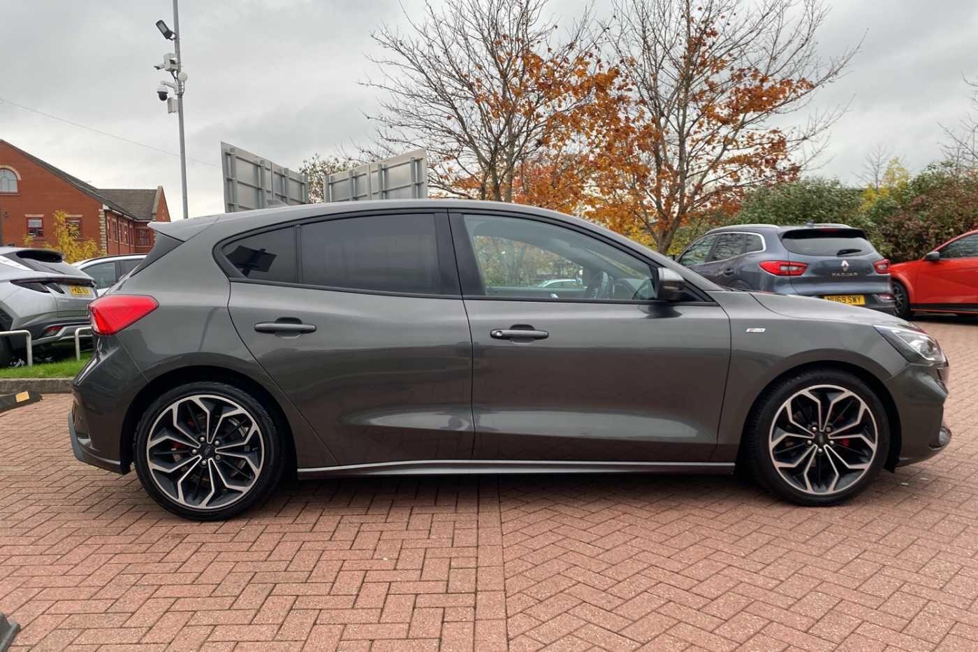 Used Ford Focus 2019 for sale - 76498911: Photo 4