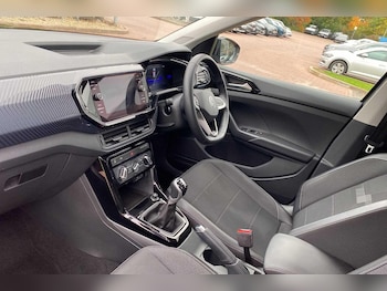 Used Volkswagen T-Cross 2023 for sale - 76239935: Photo 2