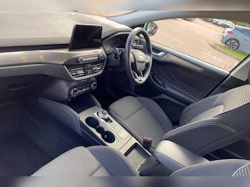 Used Ford Focus 2020 for sale - 76122405: Photo
