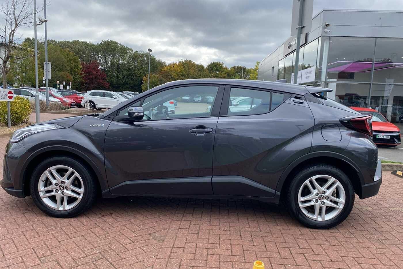 Used Toyota C-HR 2021 for sale - 76214600: Photo 4
