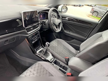 Used Volkswagen T-Roc 2023 for sale - 76238568: Photo