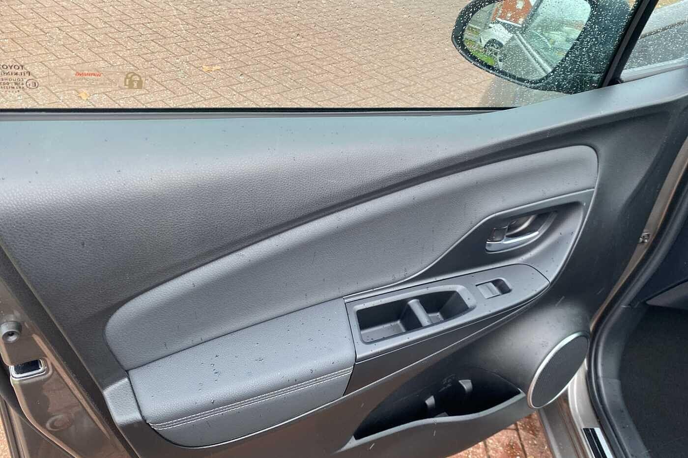 Used Toyota Yaris 2018 for sale - 76612762: Photo 29