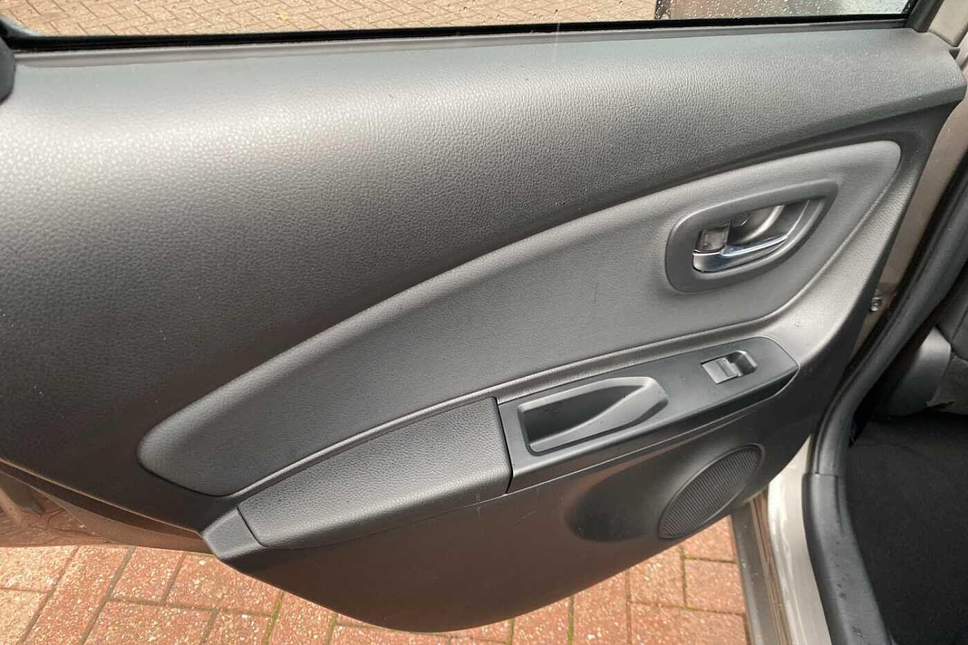 Used Toyota Yaris 2018 for sale - 76612762: Photo 31