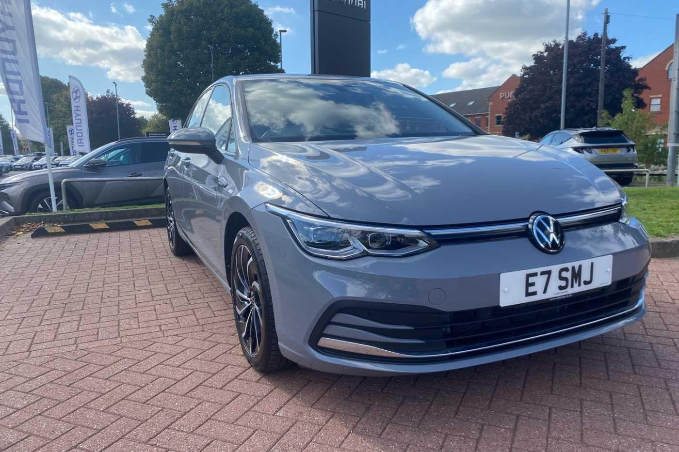 Used Volkswagen Golf 2024 for sale - 76388474: Photo 1