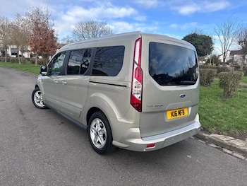 Used Ford Grand Tourneo Connect 2016 for sale - 77277250: Photo