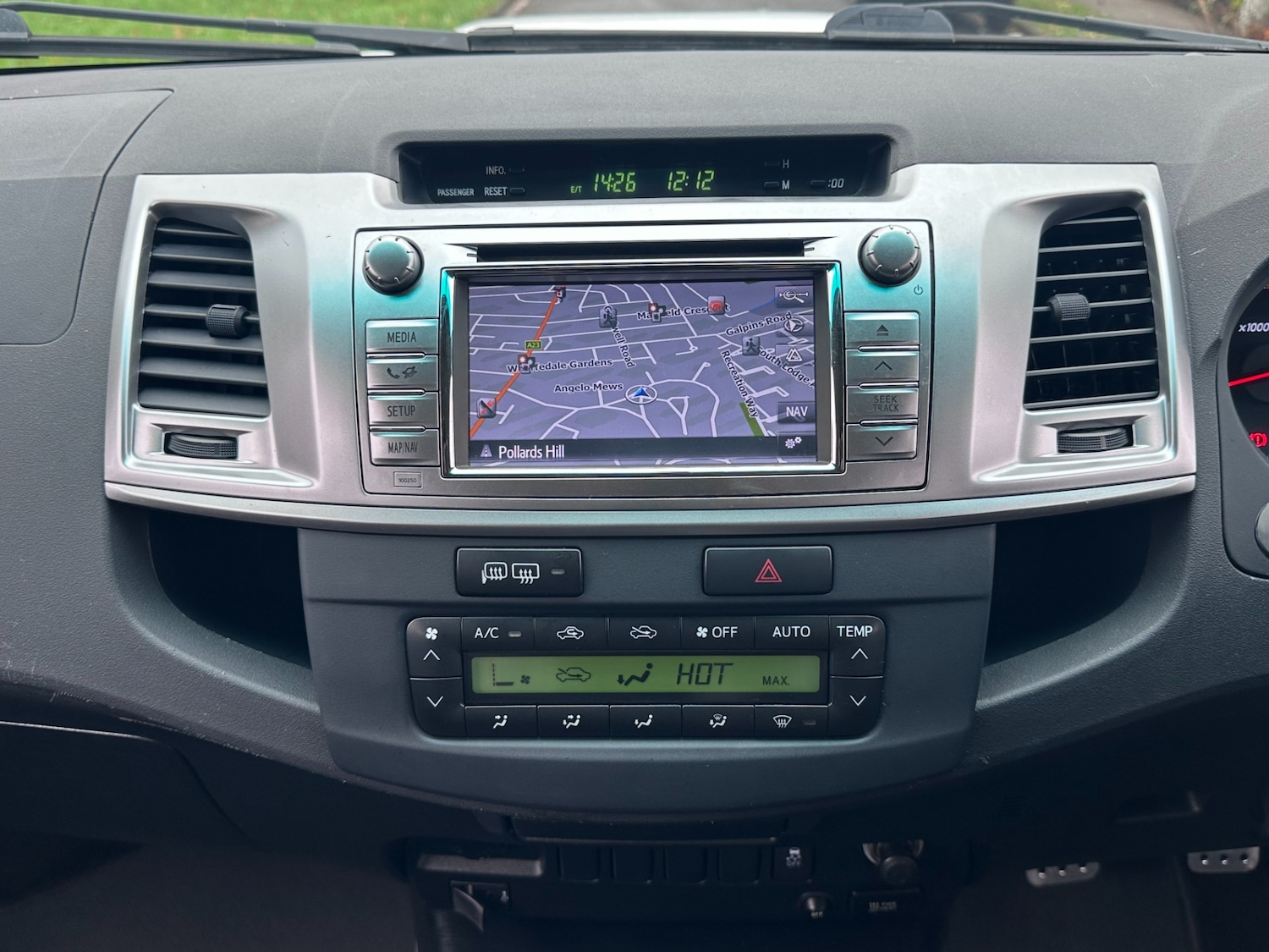 Used Toyota Hilux 2015 for sale - 76332406: Photo 15