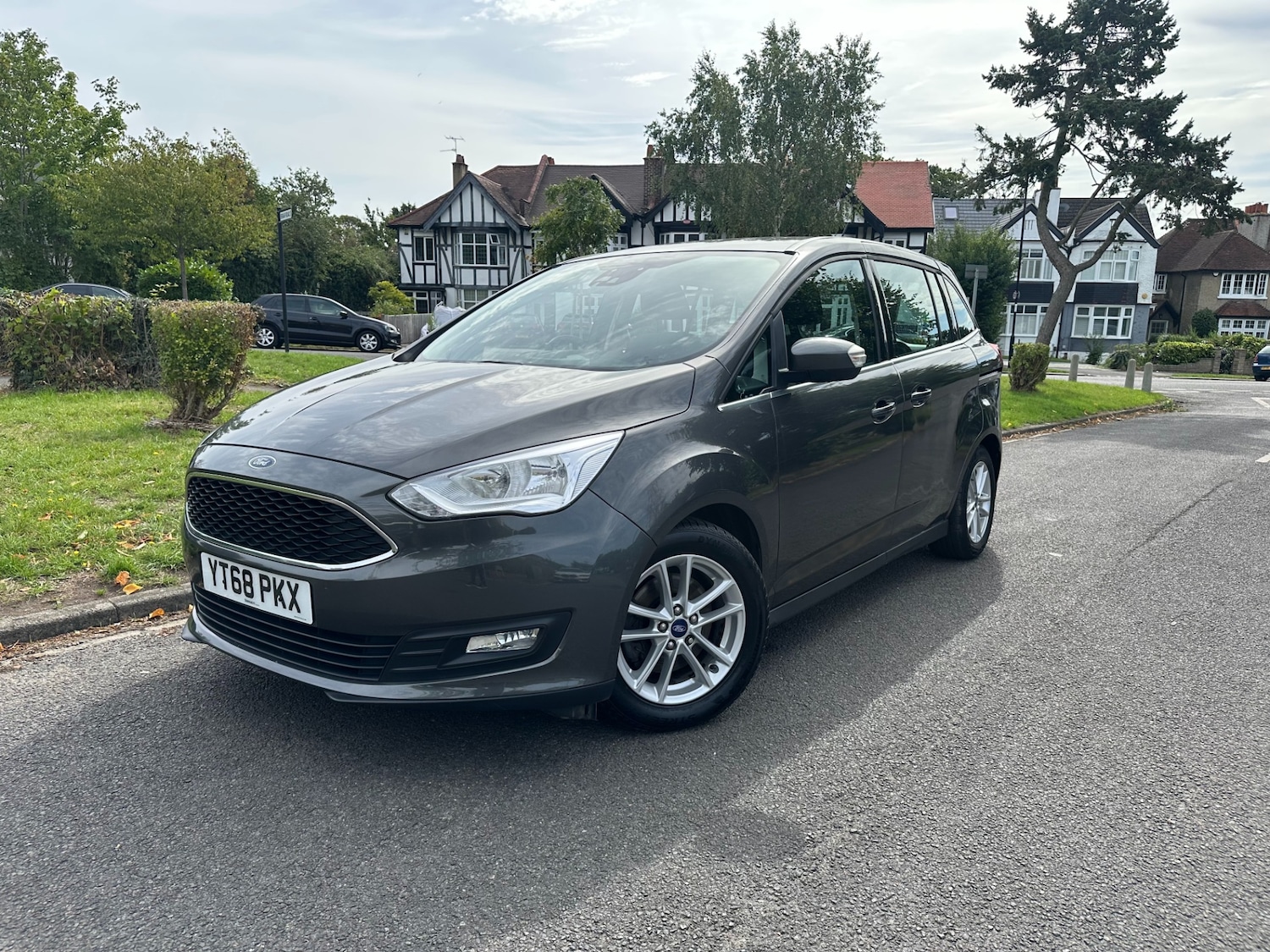 Used Ford Grand C-Max 2018 for sale - 75368236: Photo 2