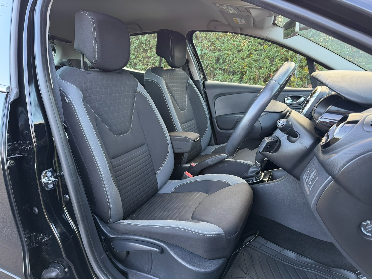 Used Renault Clio 2016 for sale - 76749847: Photo 10