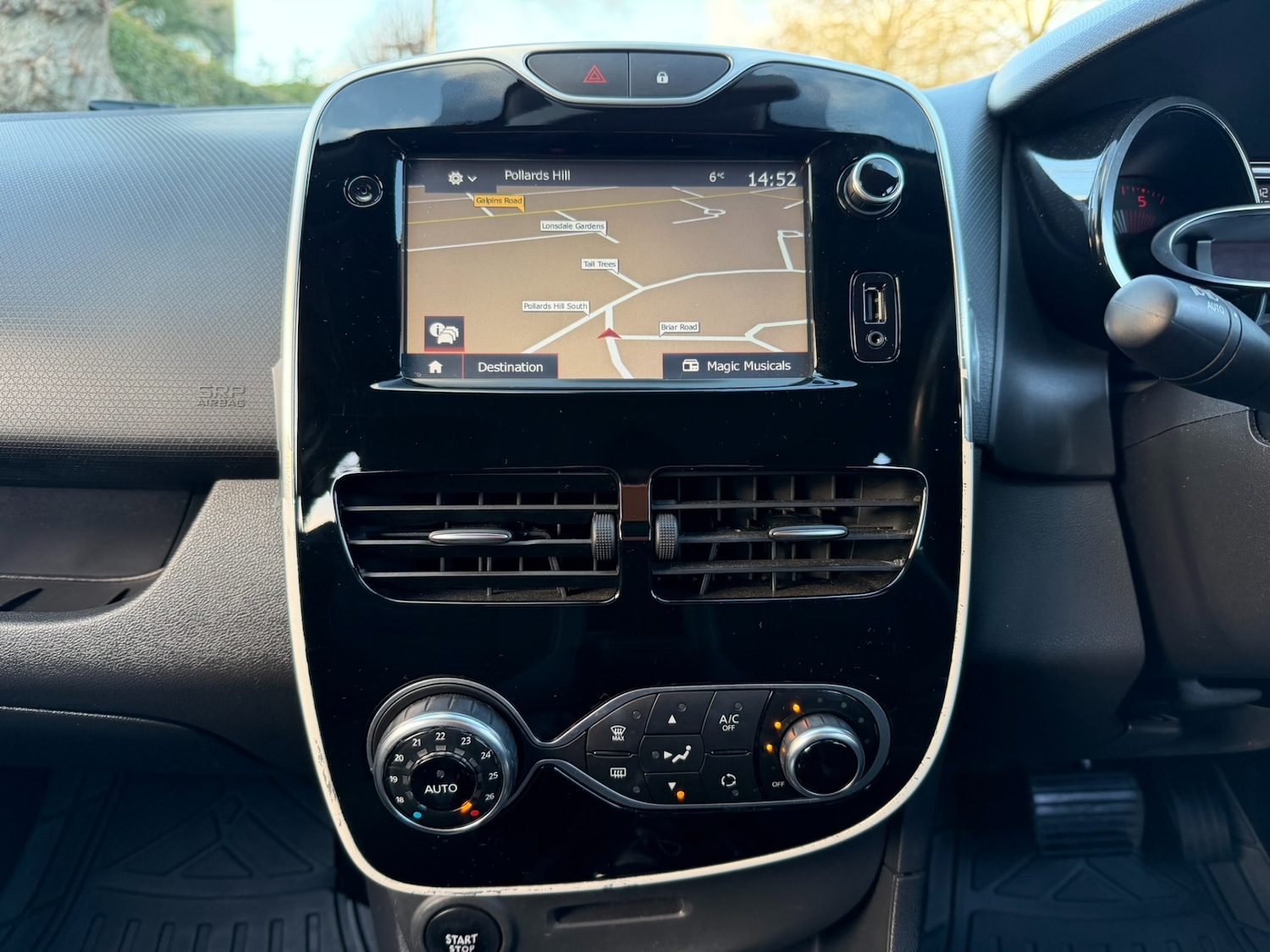 Used Renault Clio 2016 for sale - 76749847: Photo 15