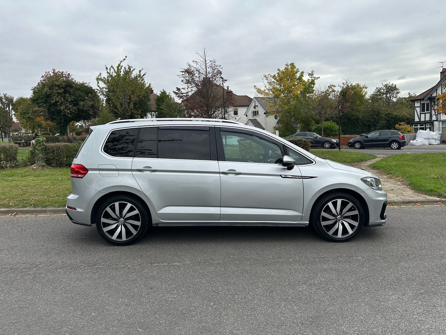 Used Volkswagen Touran 2017 for sale - 76089845: Photo 5