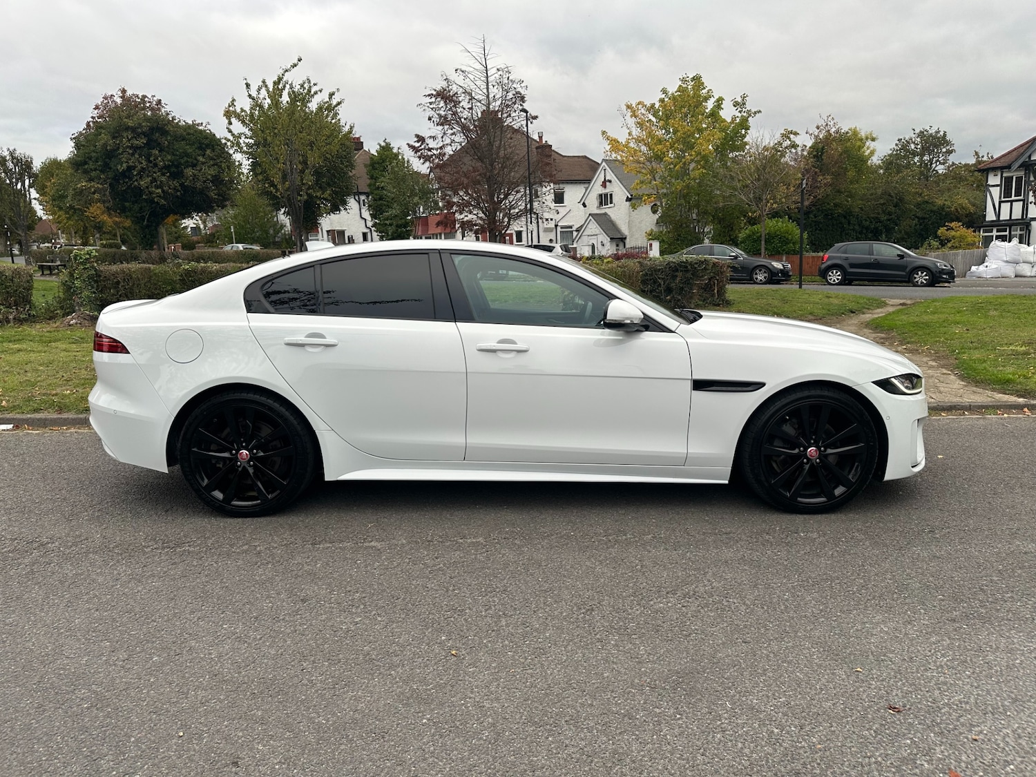 Used Jaguar XE 2020 for sale - 76018504: Photo 5