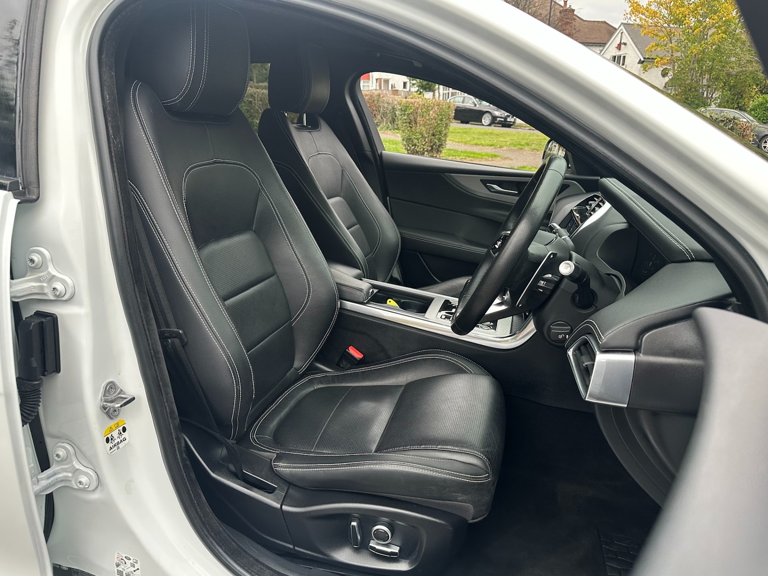 Used Jaguar XE 2020 for sale - 76018504: Photo 9